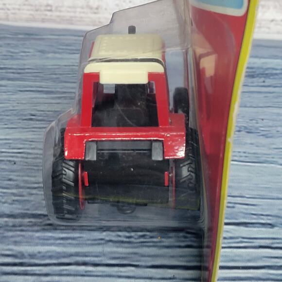 Vintage Unbranded die-cast pull and go red/white farm tractor sealed 1/43 scale - Picture 4 of 8